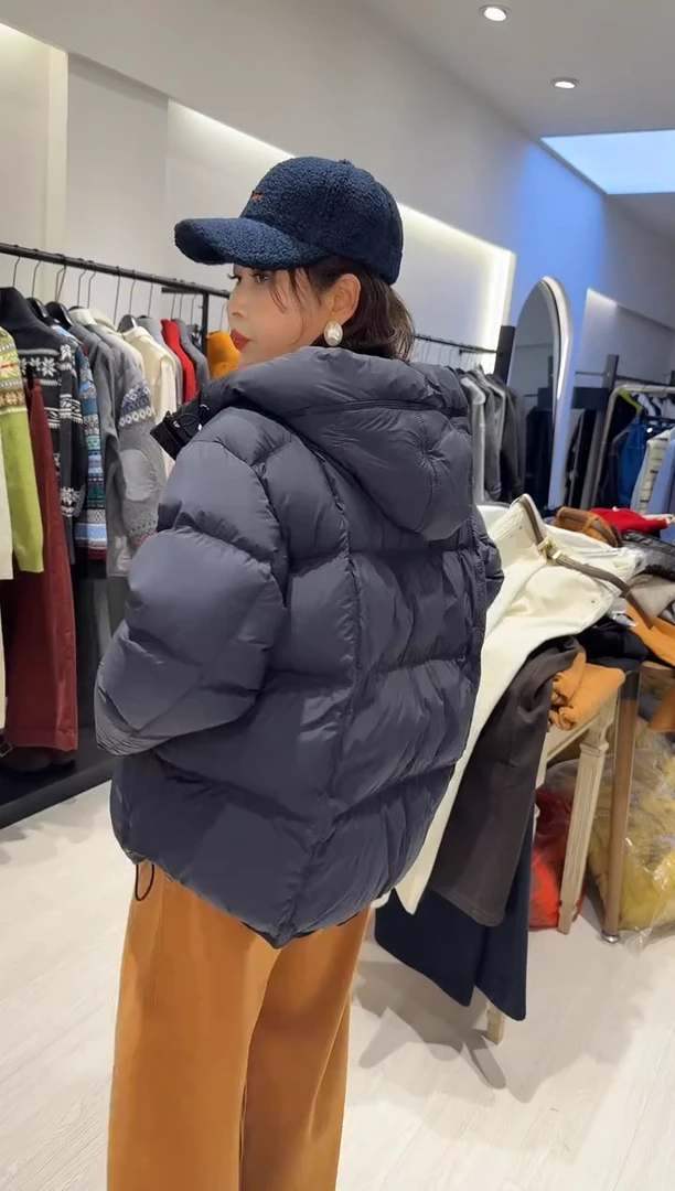 蓝色羽绒服新款1