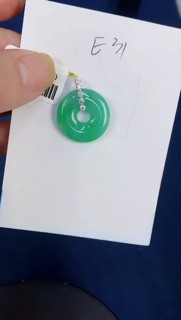 翡翠18K金镶嵌颈饰缅甸天然翡翠A货