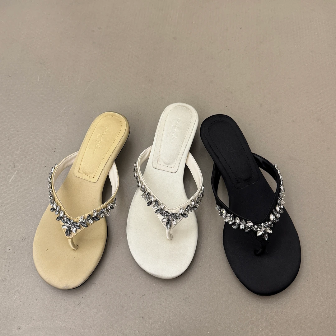 2025夏新品仙女配裙子缎面高跟水钻人字拖百搭圆头粗跟夹趾拖鞋女