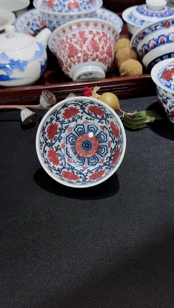 缠枝莲青花釉里红鸡心杯