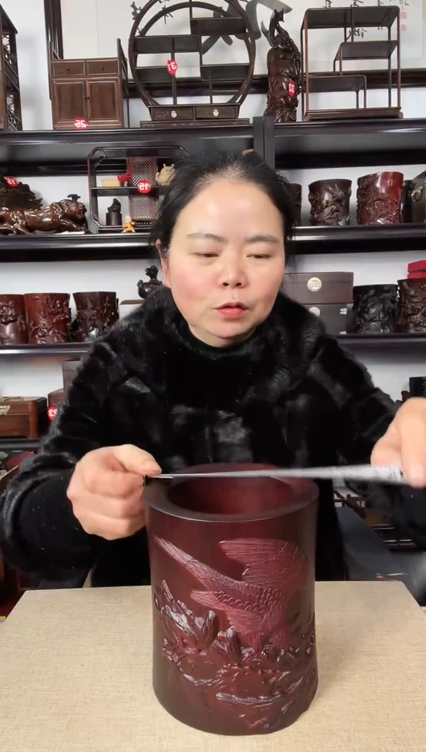 木鹰笔筒老李红木工艺品