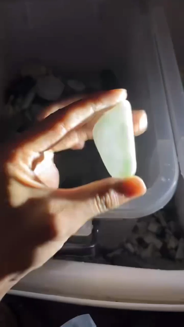 翡翠挂件未镶嵌翡翠