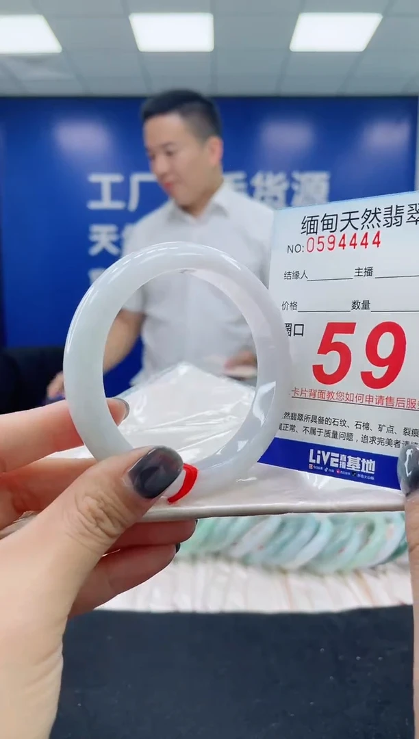 未镶嵌手镯翡翠天然翡翠手镯