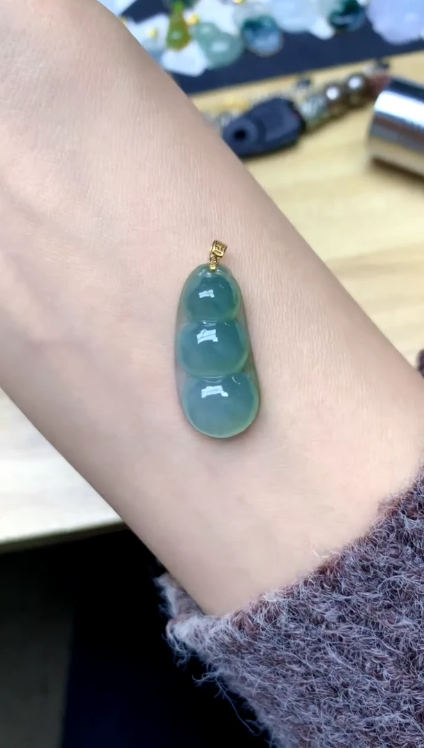 颈饰18K金镶嵌翡翠天然A货翡翠