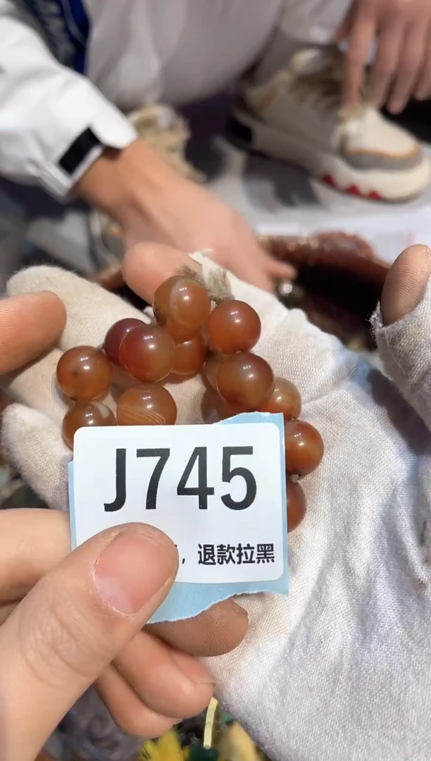 陶瓷深*色表妹直播链接火爆