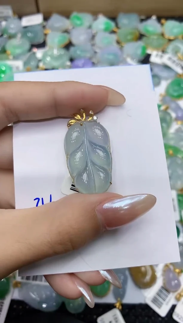 翡翠18K金镶嵌颈饰111111111111