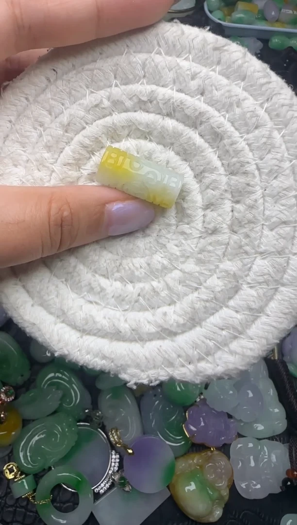 颈饰未镶嵌翡翠缅甸翡翠吊坠
