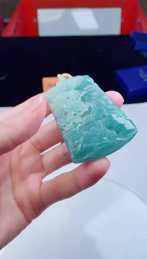 颈饰未镶嵌翡翠    ·