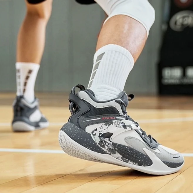 特步御风TD篮球鞋男2024冬季新款实战耐磨减震球鞋男976419120006