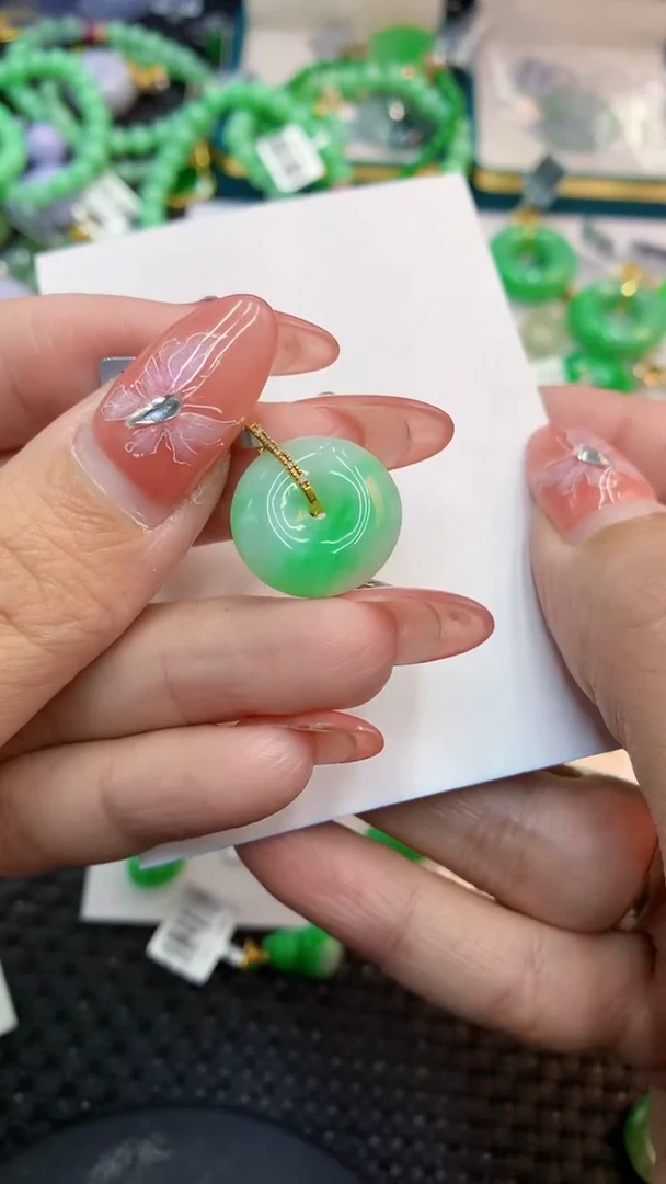 颈饰18K金镶嵌翡翠1