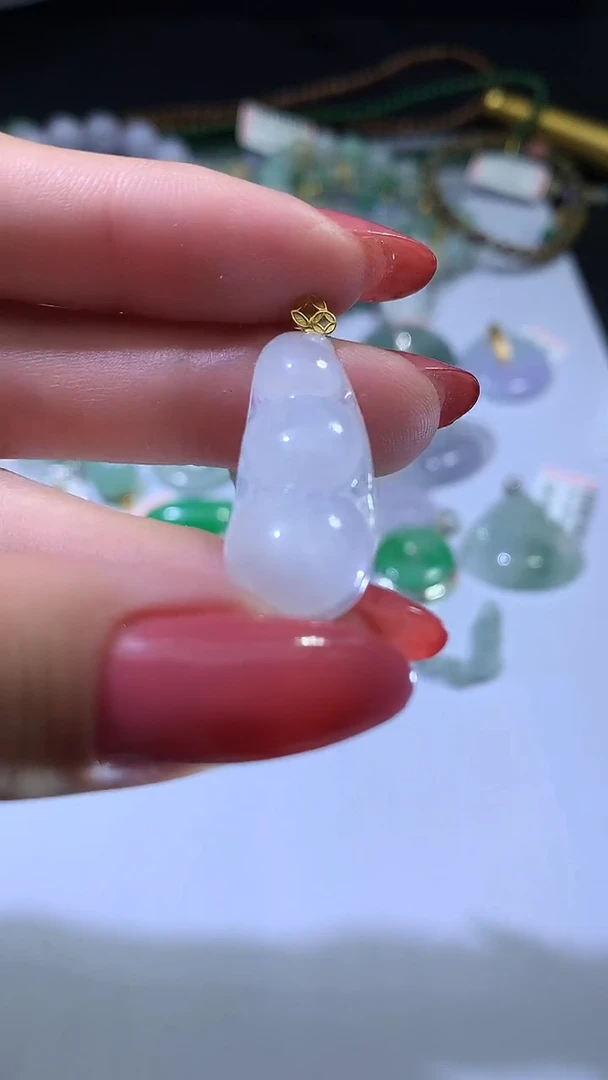 颈饰18K金镶嵌翡翠ZX018768