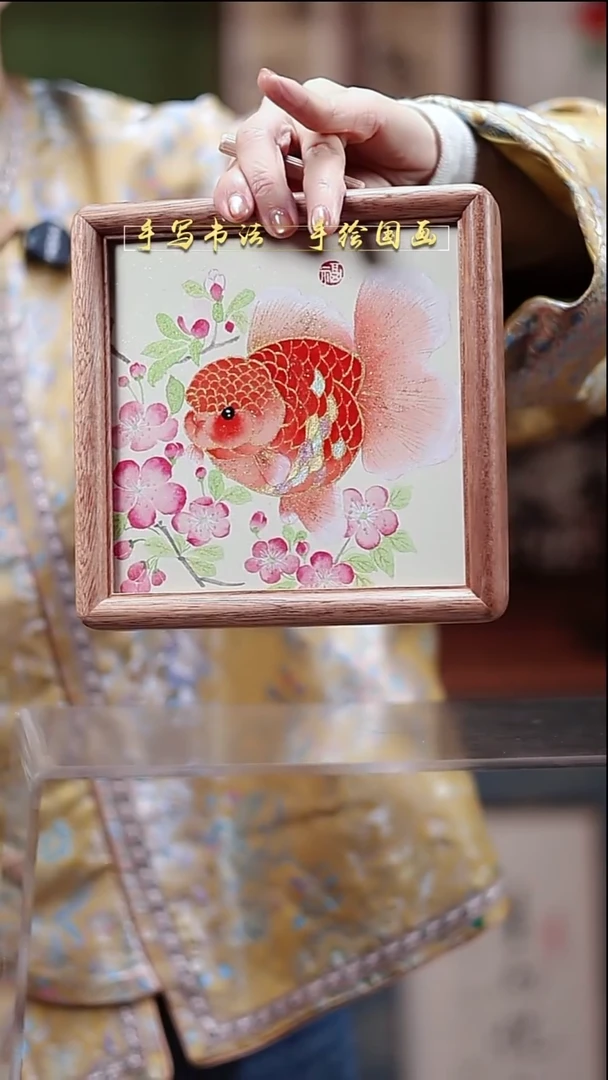 国画桃花金鱼  实木17*17cm