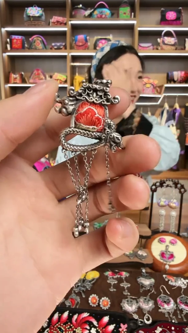 【闪购商品】织绣110蒙阿苏苗绣传承