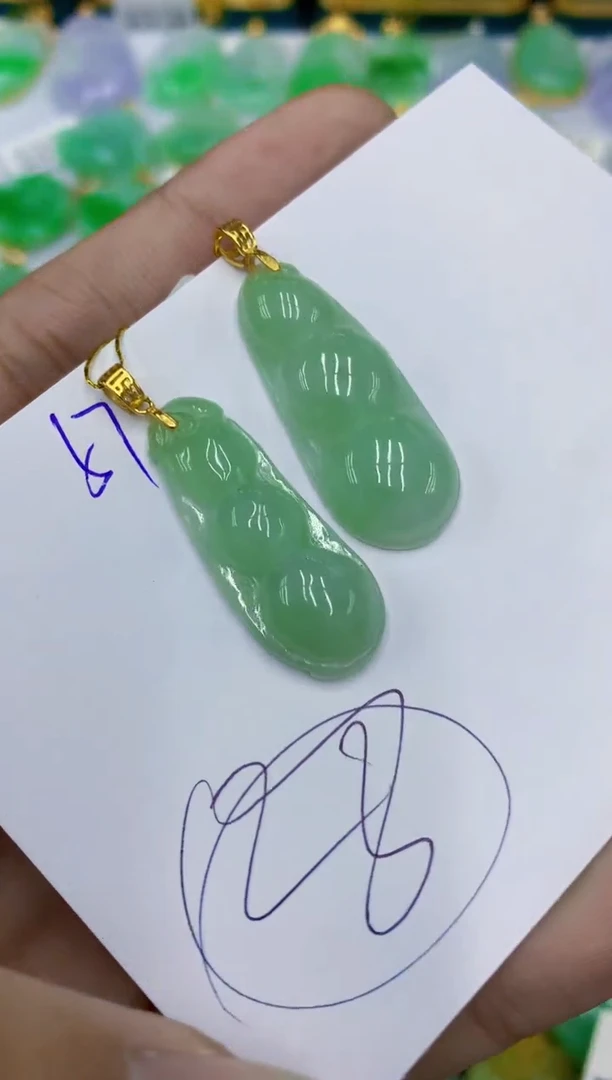 翡翠未镶嵌颈饰1111111111多样性发其一