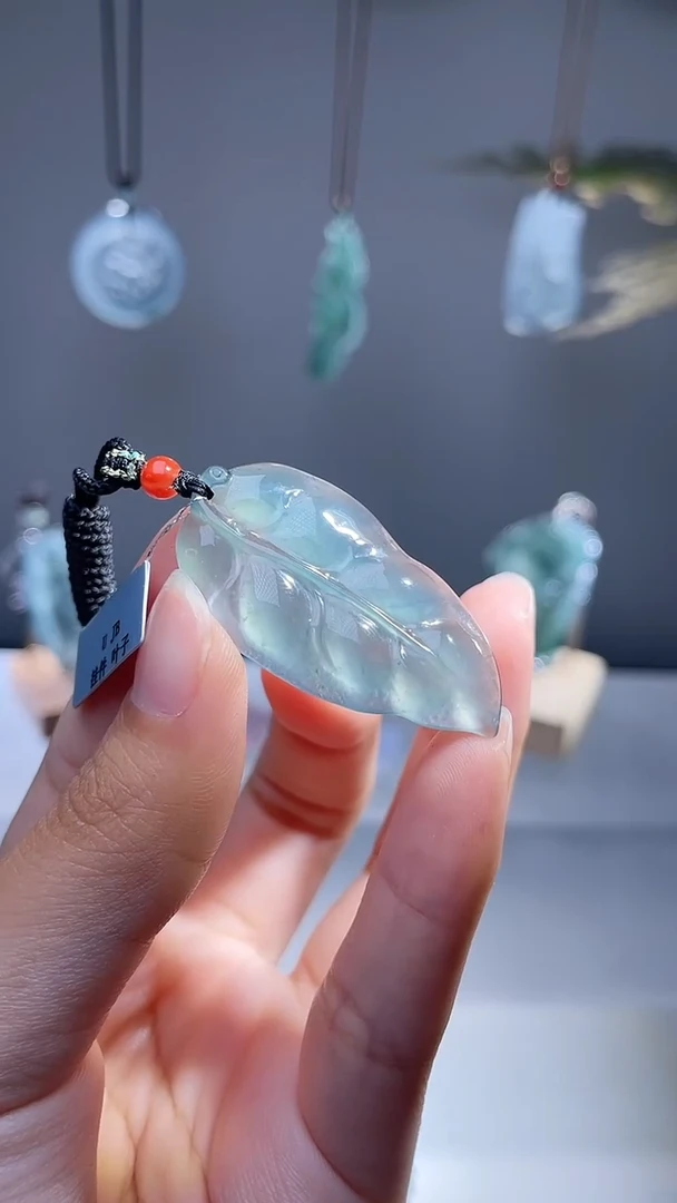 颈饰未镶嵌翡翠叶子