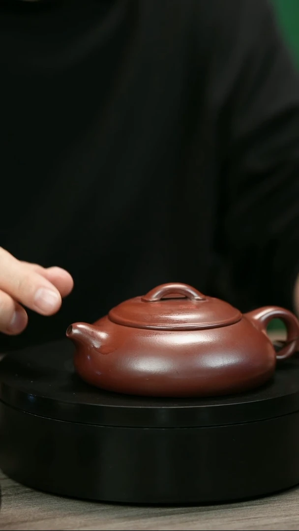 茶壶紫砂下*了H2357李传荣刻绘乳瓢