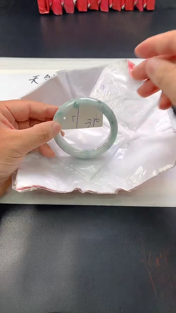 翡翠手镯未镶嵌206