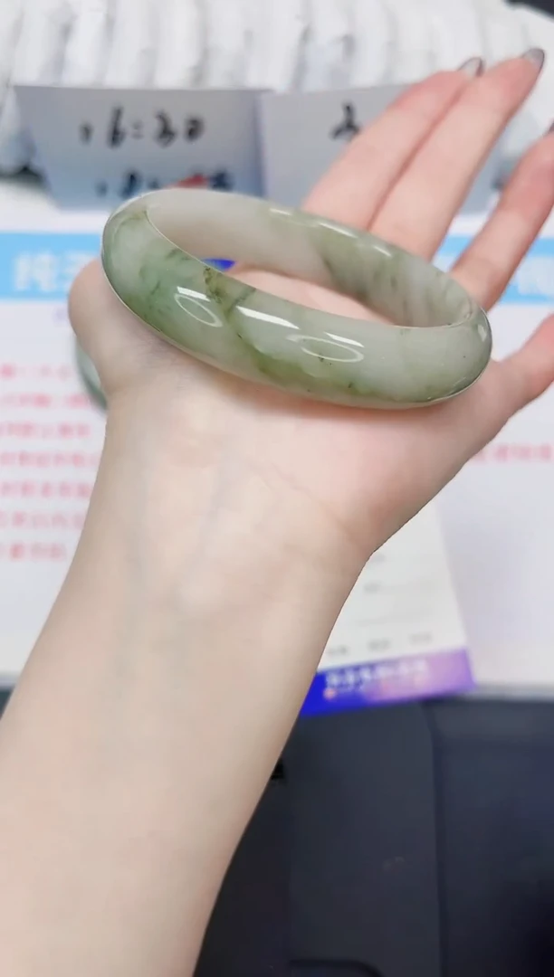 【闪购商品】石英质玉手镯未镶嵌256
