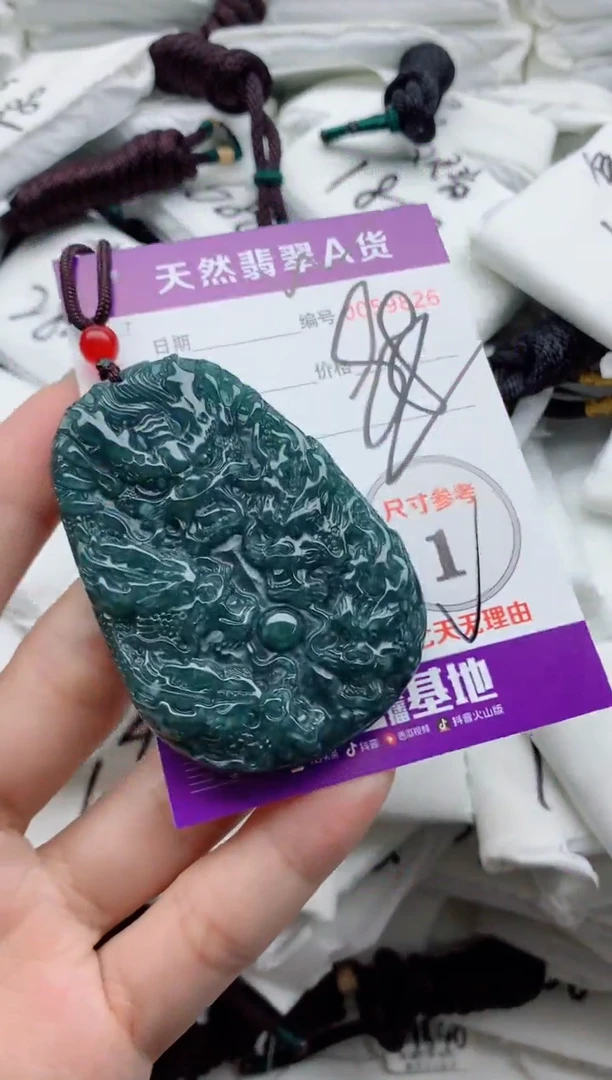 翡翠未镶嵌颈饰0000000000