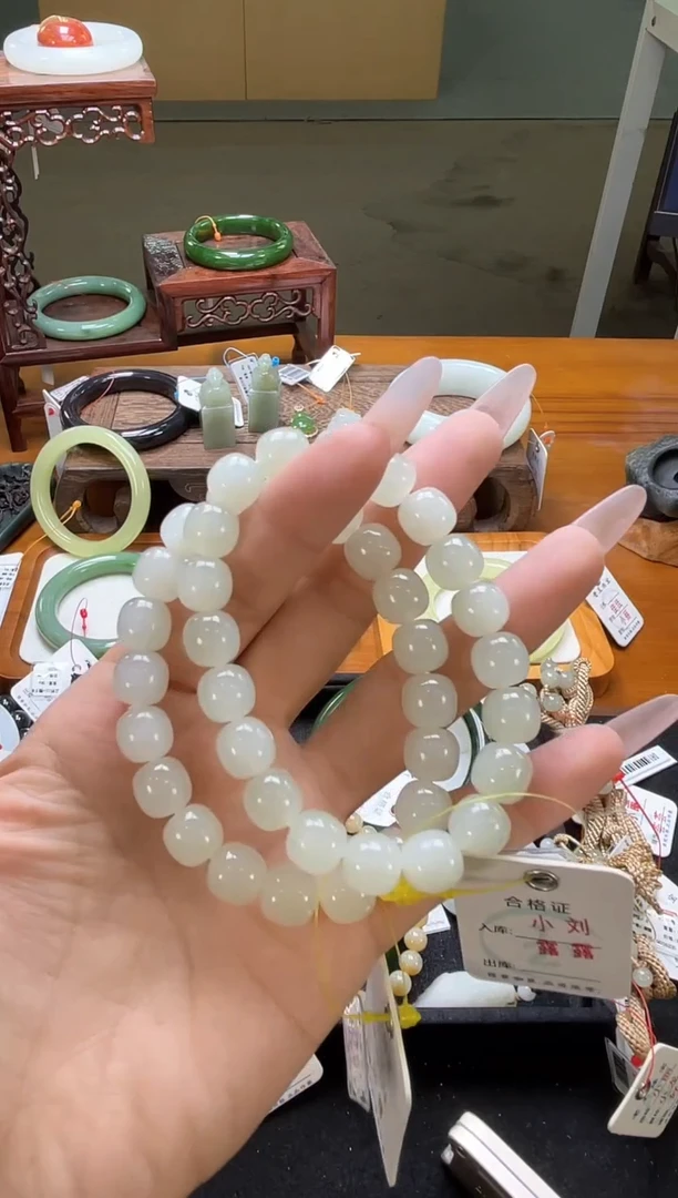 未镶嵌手串和田玉卡10新疆于田 老型 多样性发一