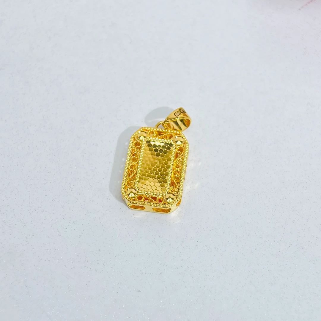 足金999 鱼鳞方牌吊坠