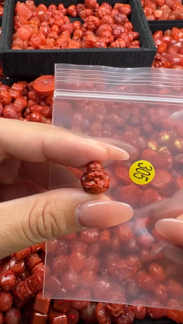 南红玛瑙未镶嵌颈饰1