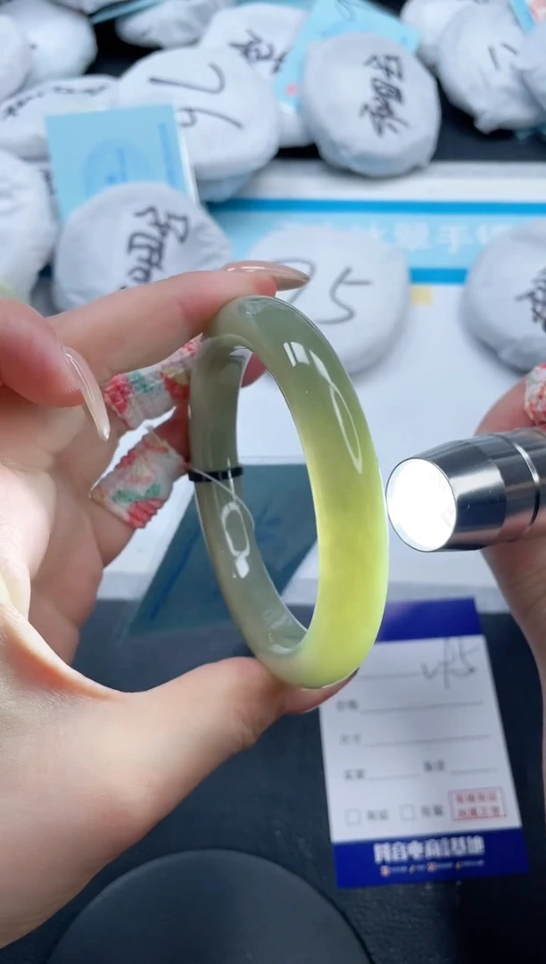 和田玉手镯未镶嵌11V95-61