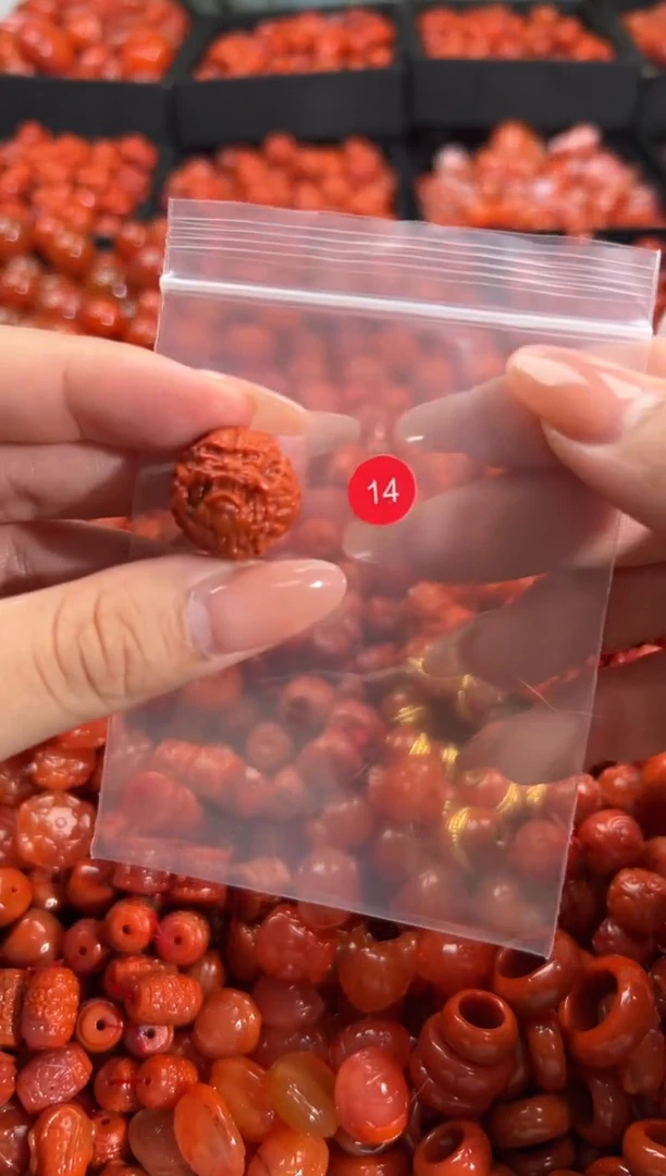 南红玛瑙未镶嵌颈饰1