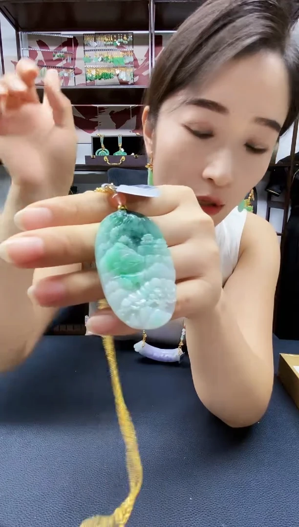 颈饰未镶嵌翡翠吊坠