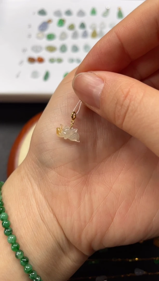 吊坠(不含链)18K金镶嵌翡翠一个JK637