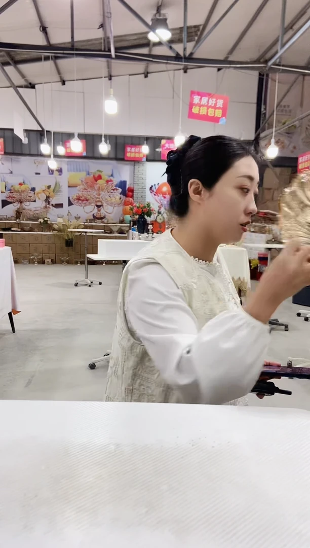 金色三足果斗一个