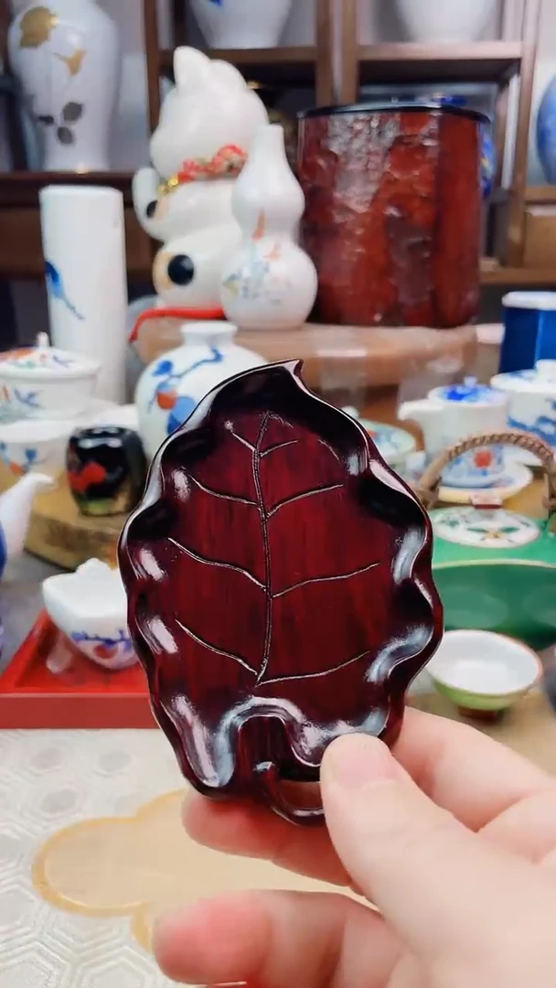 【闪购商品】盘日产檀木杯托一 一