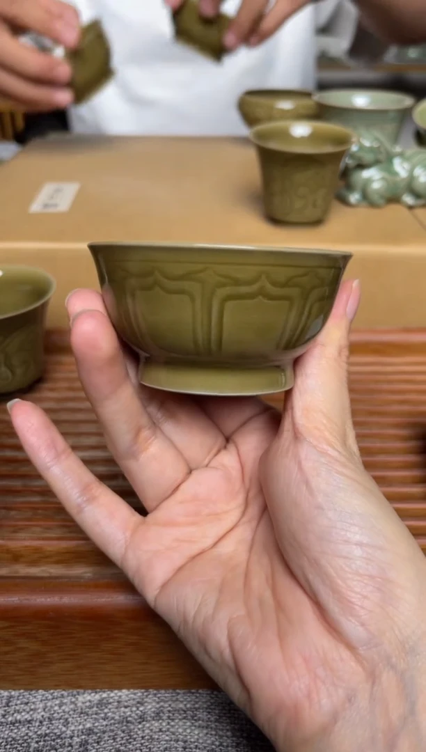 瓷器耀州窑纯手工姜黄釉莲瓣主人杯