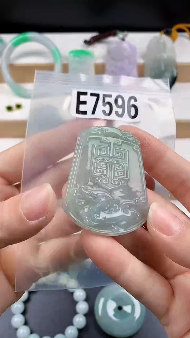 颈饰未镶嵌翡翠天然翡翠吊坠挂件