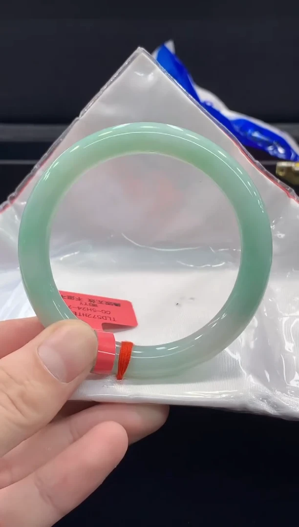 未镶嵌手镯翡翠手镯
