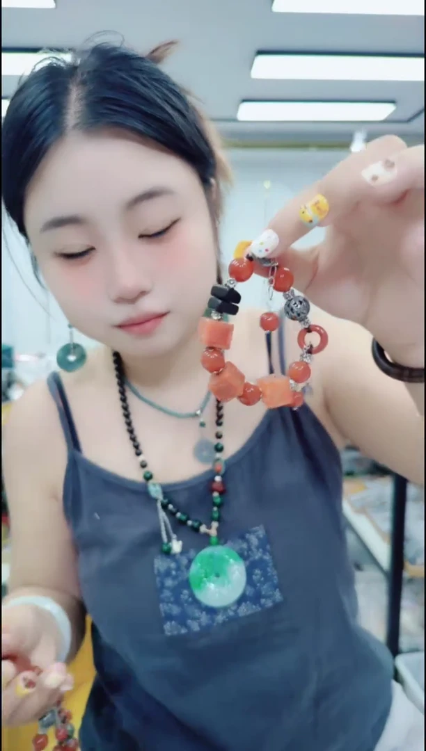 树脂制品1425红色手串