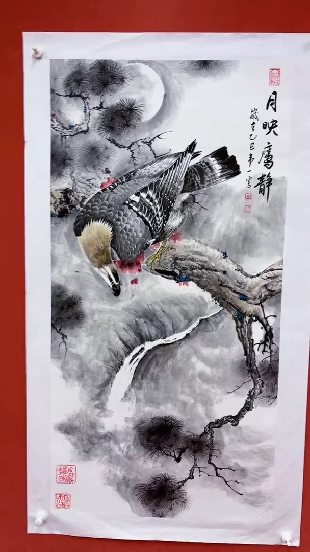国画月映鹰静