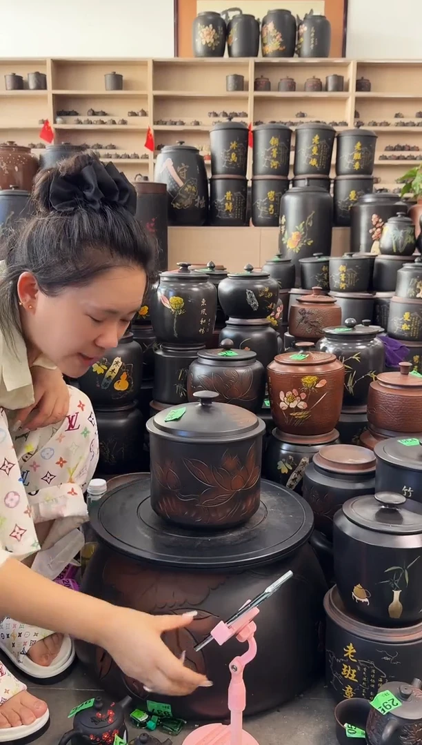 罐瑕疵茶叶罐 浮雕荷花 鼓盖 小五饼  342