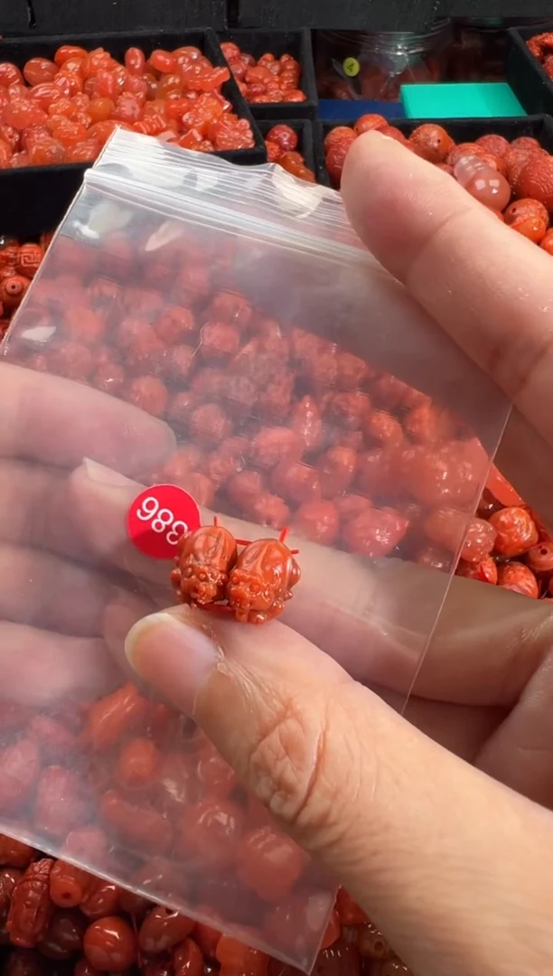 颈饰未镶嵌南红玛瑙1