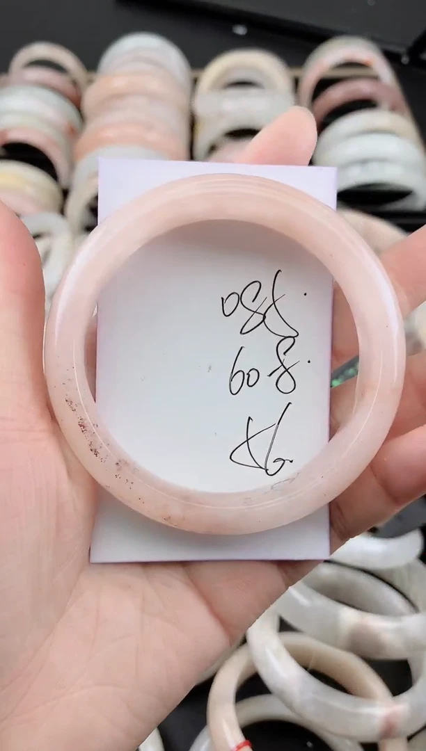 未镶嵌手镯石英质玉085