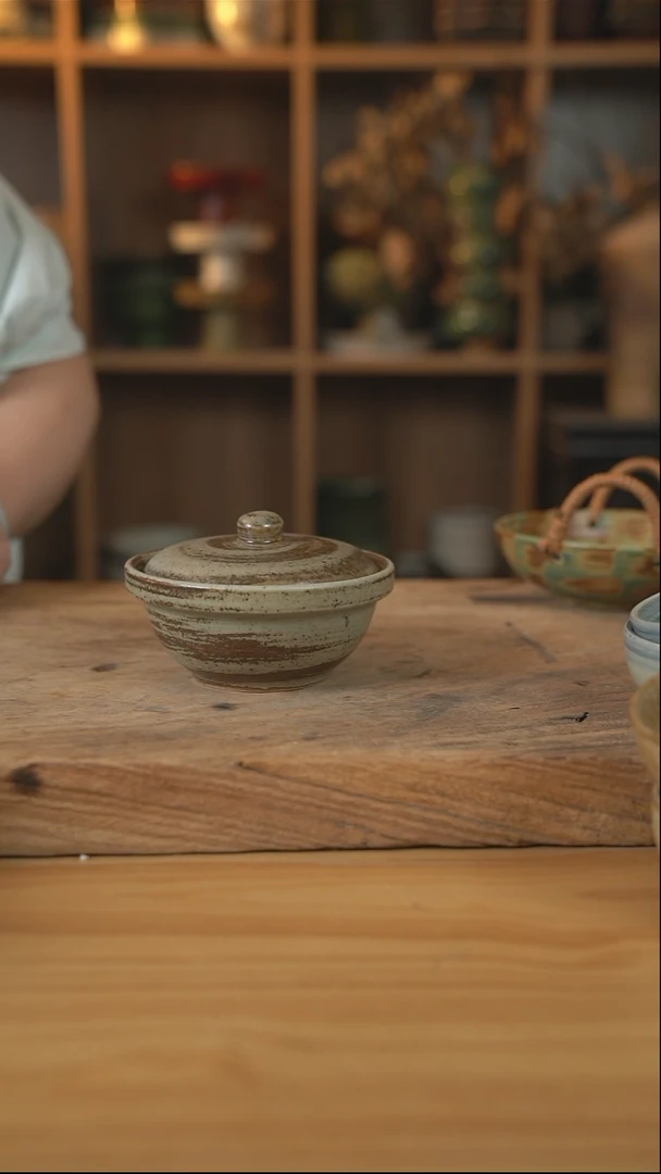 岁月风情的小炖盅1个