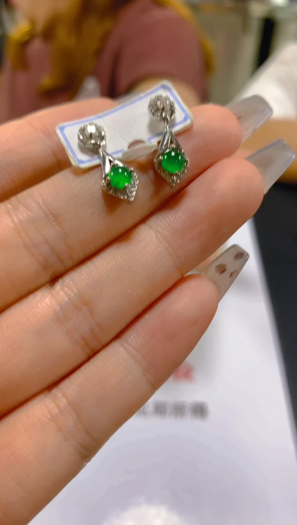 未镶嵌翡翠耳饰多样性发一