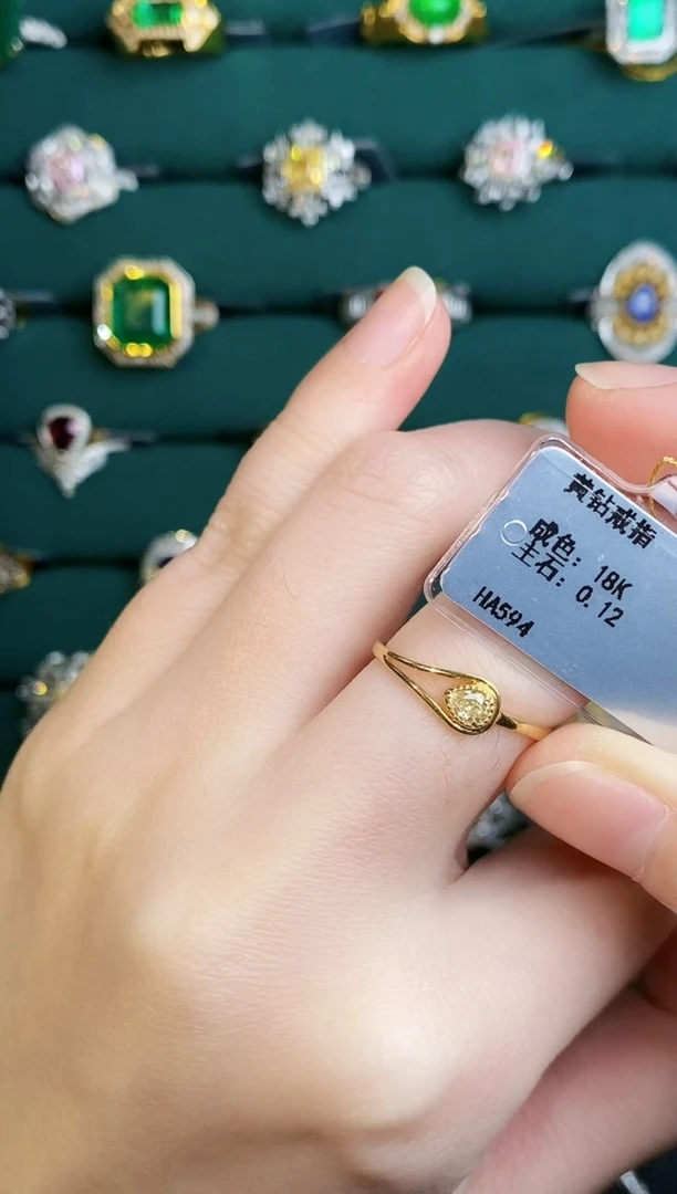18K金镶嵌戒指钻石12分黄钻戒指