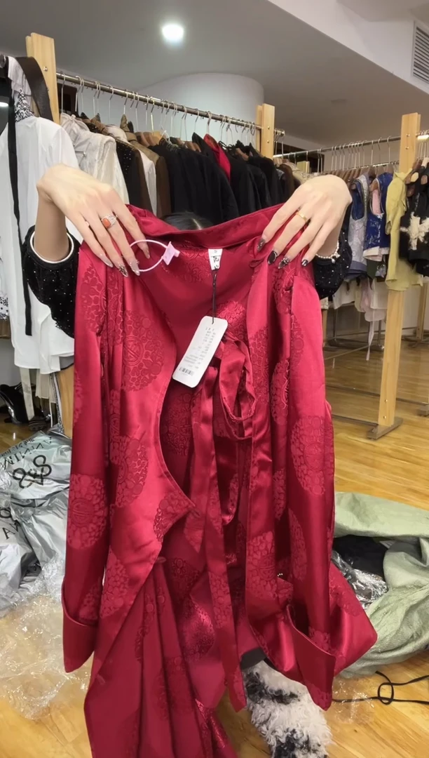 袍子       M码       80-110斤