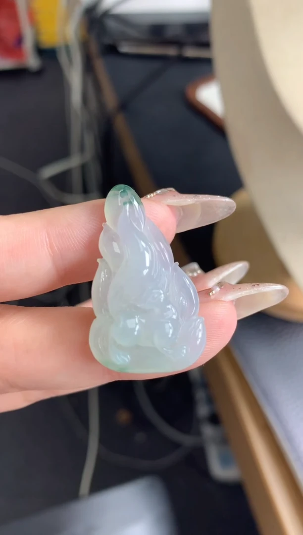 定制翡翠未镶嵌九尾狐