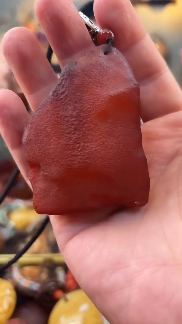 未镶嵌颈饰琥珀吊坠