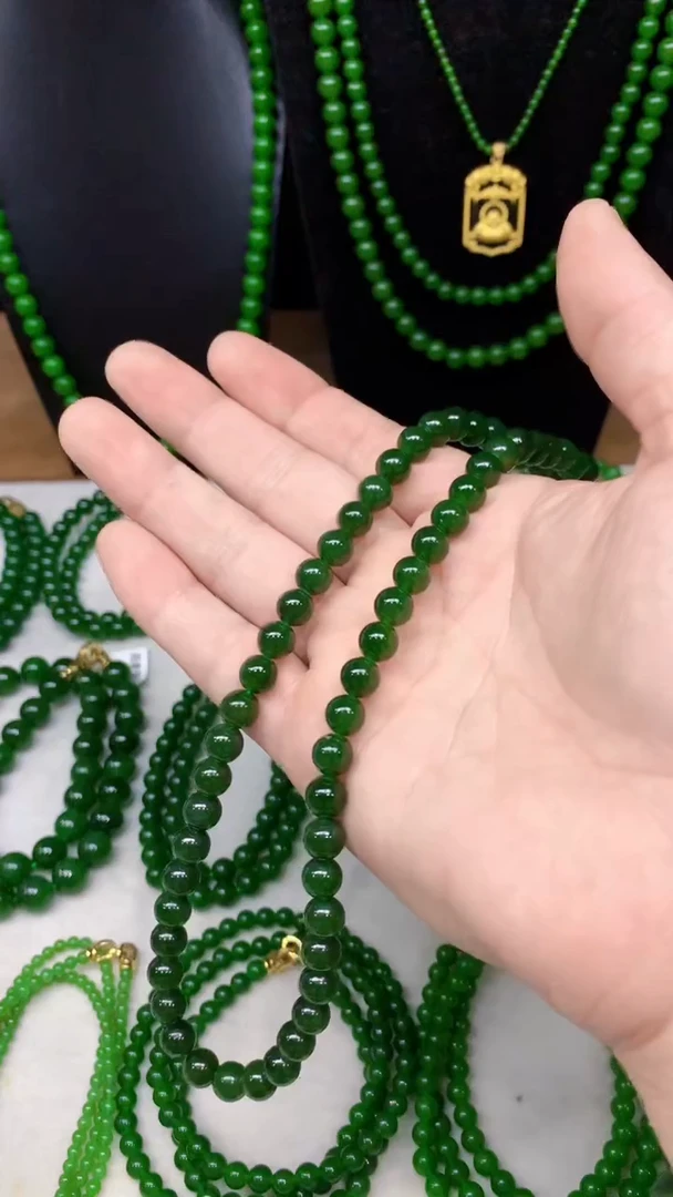 项链未镶嵌和田玉（碧玉）卡8的菠菜绿