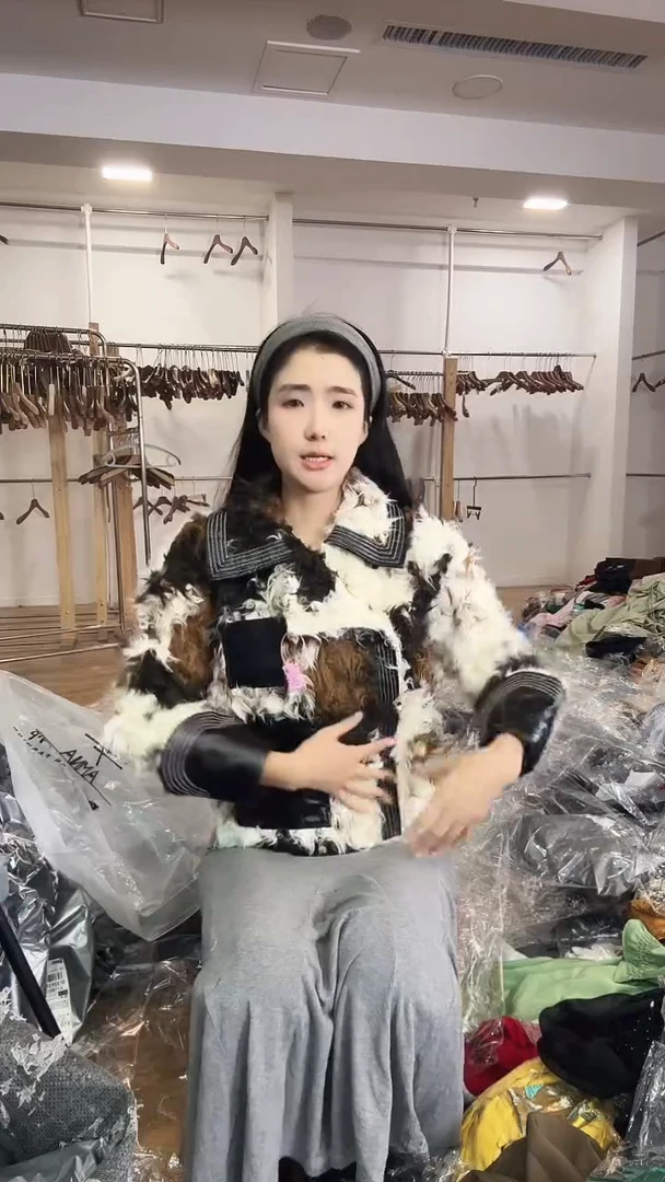 皮毛一体外套     S码        115斤