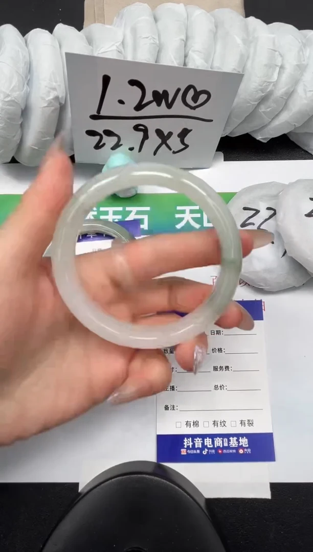 【闪购商品】石英质玉手镯未镶嵌81-59.1