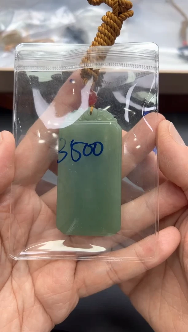 和田玉未镶嵌颈饰憨憨回流无事牌